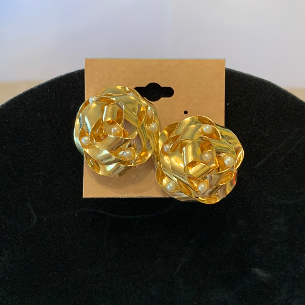 Gold and pearl costume post earrings